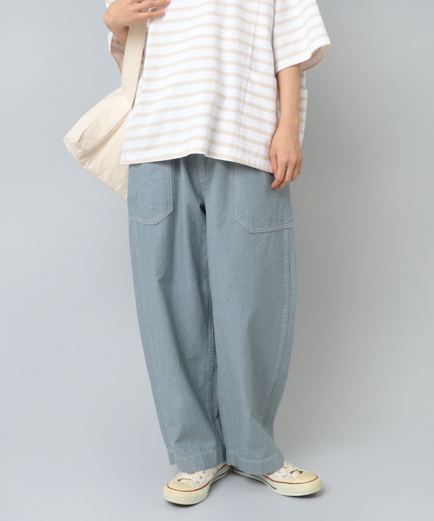 R4200 ワイドストレートのシャンブレーパンツ